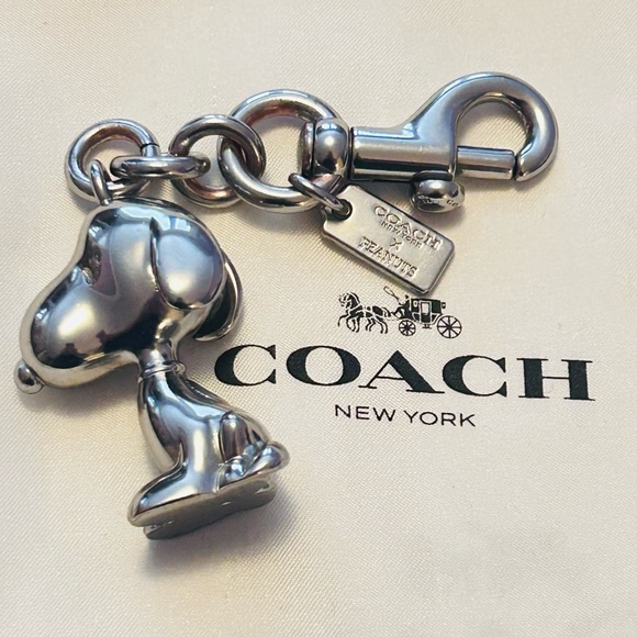 Coach x Peanuts Snoopy Keychain/ Bag Charm - Picture 2 of 16